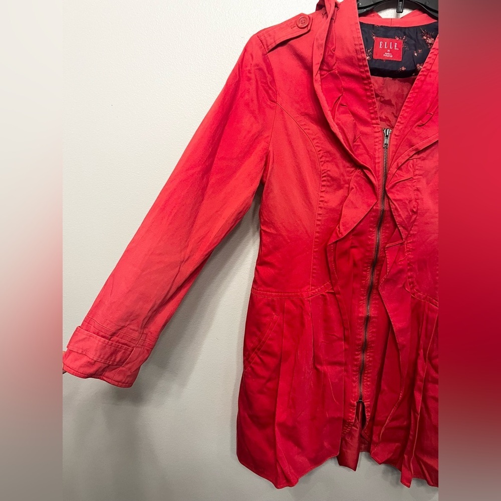 Elle Women's Vibrant Red Trench Coat Ruffle Missing Belt Size Medium - Picture 2 of 9